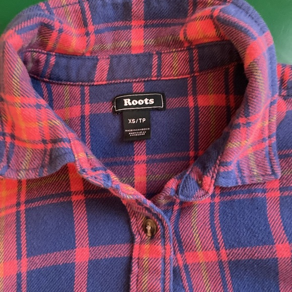 Roots women’s size extra small button-down plaid shirt. Excellent condition. - Picture 2 of 7